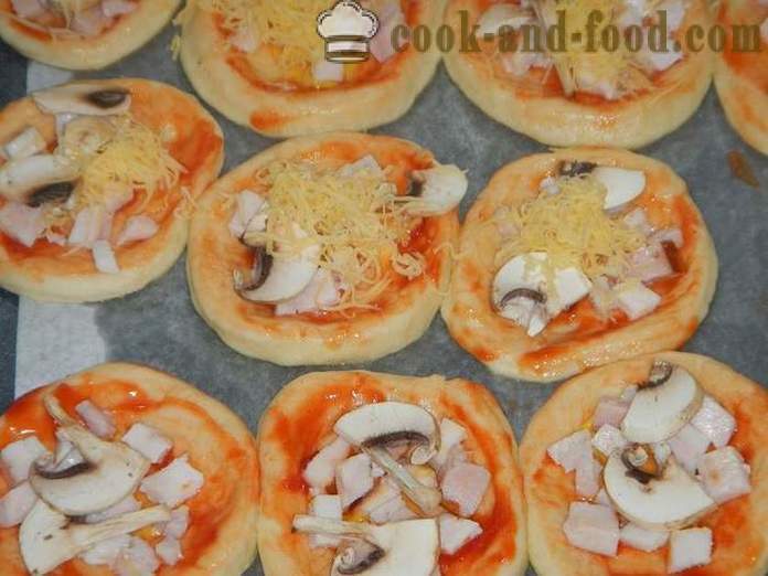 Mini pizze sa tijestom u pećnici - kako napraviti mini pizza kod kuće, korak po korak recept fotografijama
