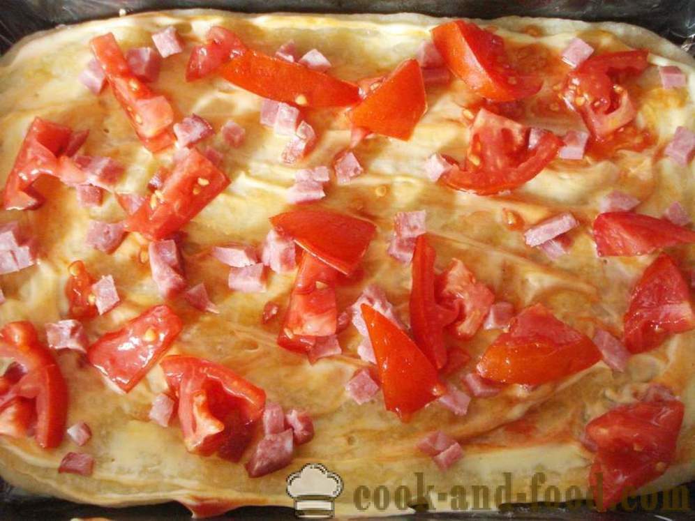 Pizza od gotovog dizanog tijesta u pećnici - Kako napraviti pizzu s kobasicama kod kuće, korak po korak recept fotografijama