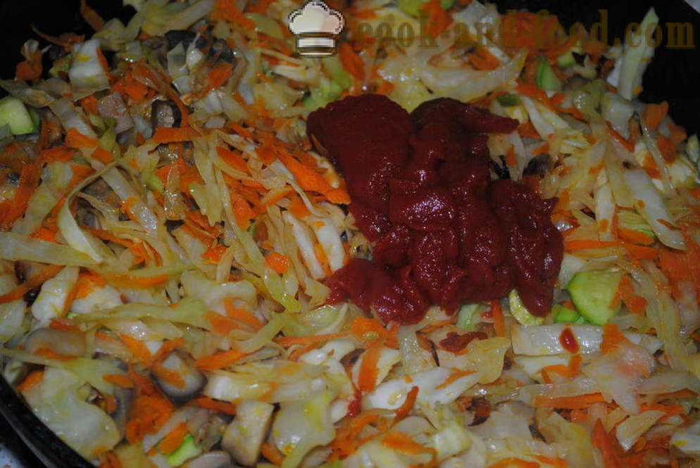 Pirjani kupus s gljivama i rajčica u tavi - kako kuhati ukusna varivo od kupusa, korak po korak recept fotografijama