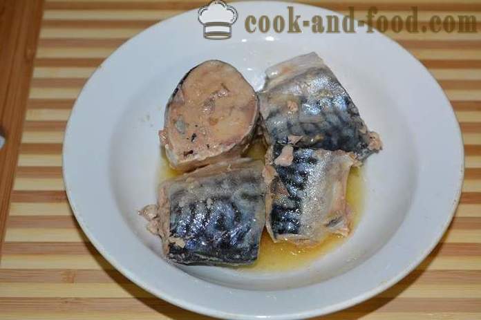Jednostavan recept za punjenje kolača s konzervirane ribe u pećnici - kako kuhati pita punilo, korak po korak recept fotografijama