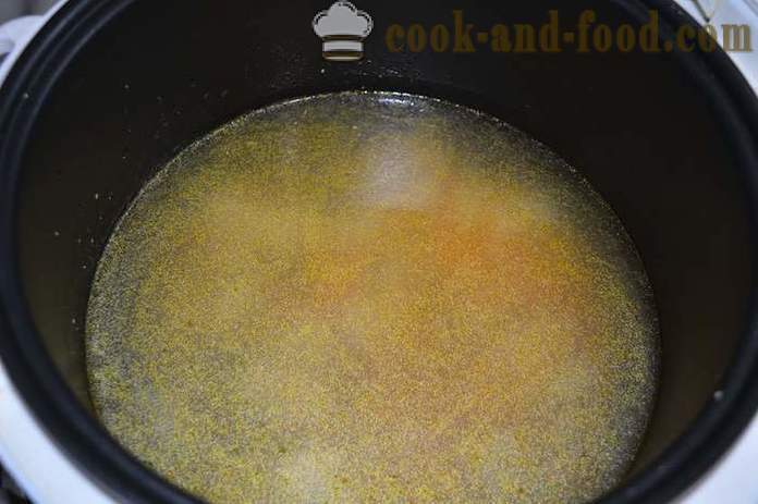 Ukusna pileća juha s rezancima u multivarka - bez krumpira