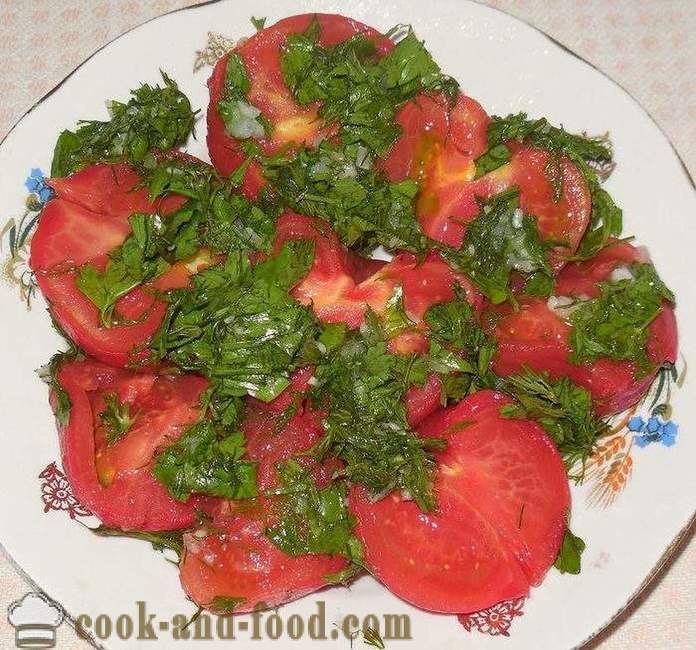 Brzi slani rajčica s češnjakom i začinskim biljem u tavi - recept za ukiseljene rajčice, s fotografijama