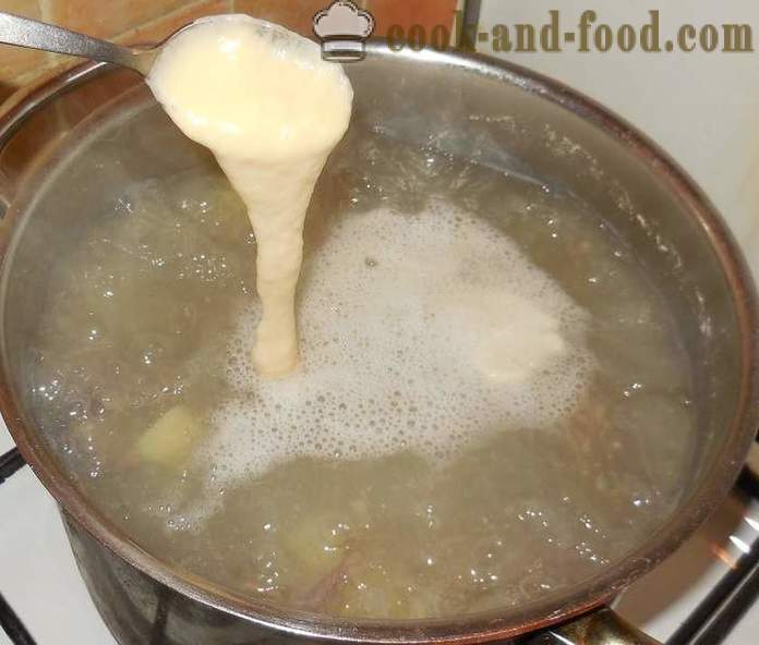 Juha s okruglicama u mesnoj juhi - Kako napraviti knedle jaja i brašno - korak po korak recept fotografijama