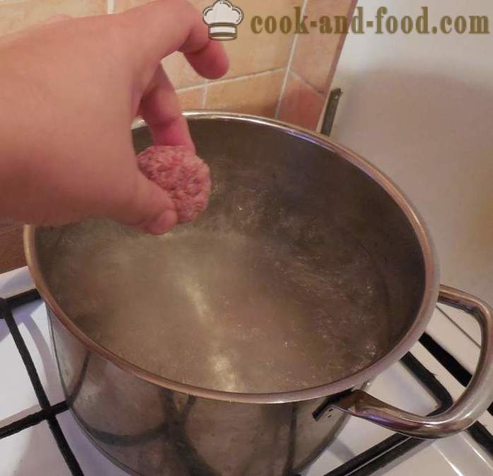 Juha s meatballs od mljevenog mesa i griza - Kako kuhati juhu i mesne okruglice - korak po korak recept fotografijama