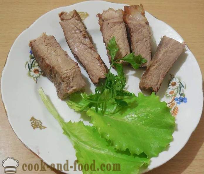 Ukusna i sočna goveđi odrezak ili svinjska Ti Bon - kuhanje pun prženja mesa - korak po korak recept fotografijama