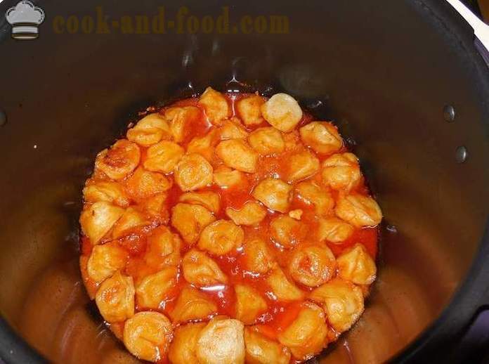 Knedle u multivarka pirjano u umaku od vrhnja i rajčice - kako kuhati knedle u multivarka - jednostavan recept sa slikom