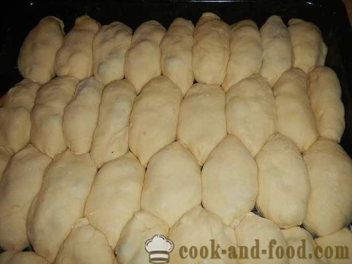 Kvasca kolače višnje u pećnici - korak po korak recept za dizanog tijesta za pite s suhog kvasca (sa slike).