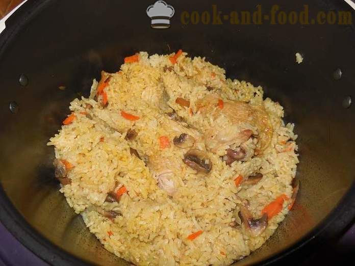 Riža s piletinom i gljivama u multivarka ili kako kuhati rižoto u multivarka, korak po korak recept s fotografijama.
