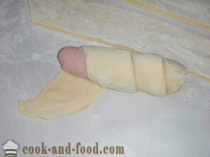 Kobasice u dizanog tijesta u pećnici - Kako kuhati svinja u deke kod kuće, korak po korak recept s fotografijama.