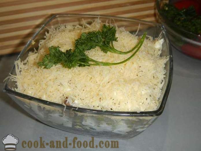 Jednostavna salata od piletine jetre - korak po korak recept za jetrom salata slojeva (s fotografijama).