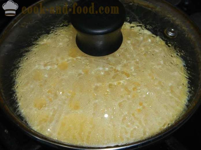Ukusna omlet zraka s kiselim vrhnjem u tavi - kako kuhati kajganu sa sirom, recept korak po korak sa fotografijama.