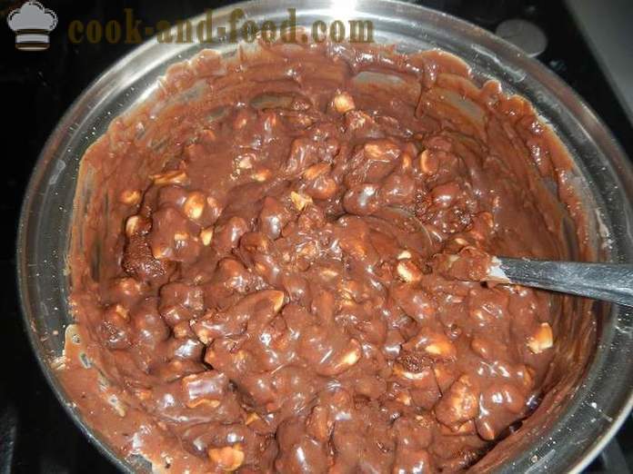 Domaći čokoladni kobasica keksi s kondenzirano mlijeko i orasi, jaja-free - korak po korak recept za čokoladne salame, s fotografijama.