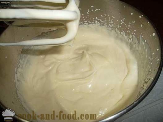 Klasična kiselog vrhnja kolač. Recept sa fotografijama. Kako brzo i lako skuhati.