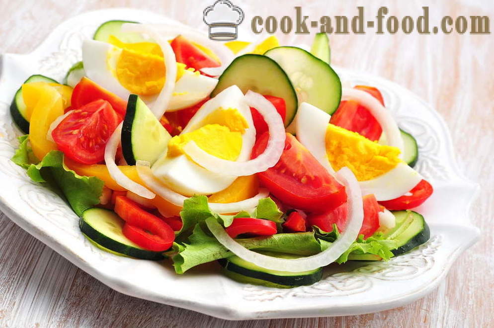 Poslužite na stol salata od rajčica, krastavaca i jaja - Video recepti kod kuće